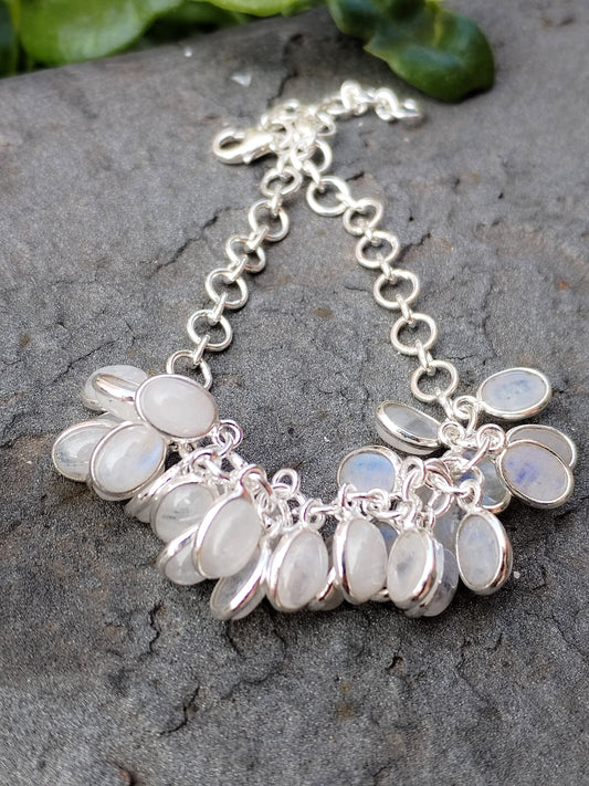 Pulsera con muchas Piedra Luna. Plata de Ley