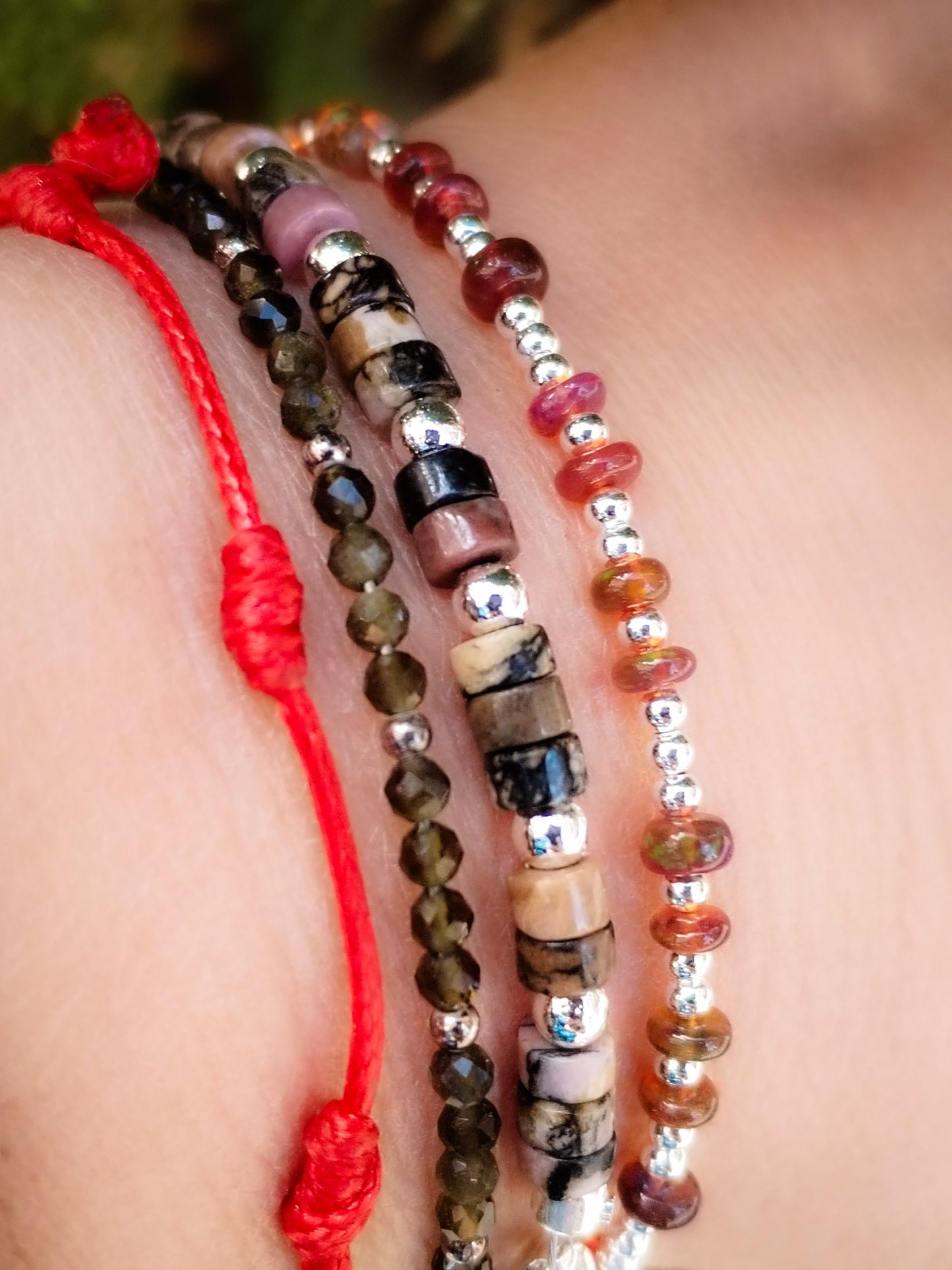 Pulsera de ópalos negros y plata de ley