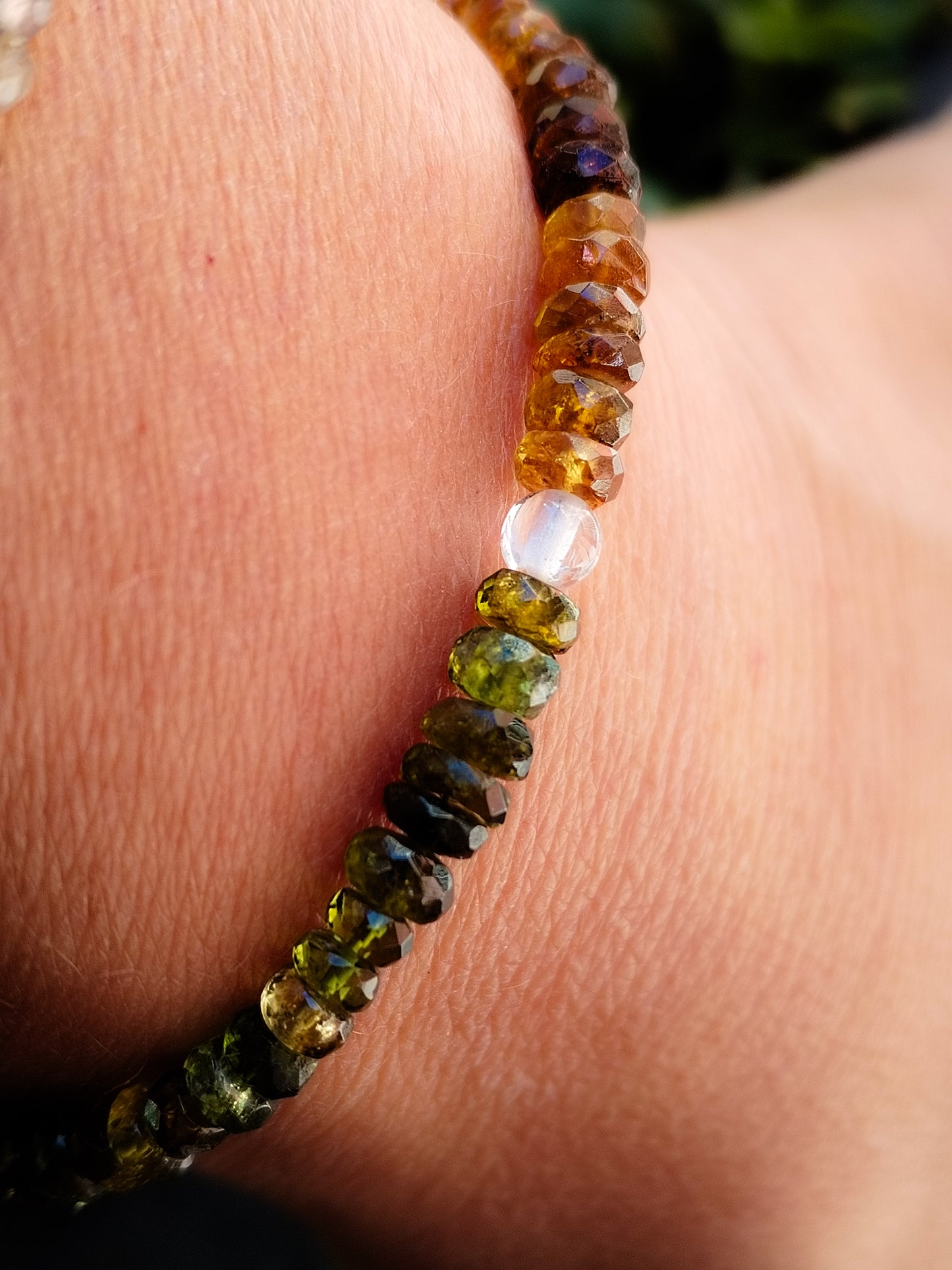 Pulsera de Turmalina Verde y Turmalina Amarilla con bolita de cuarzo