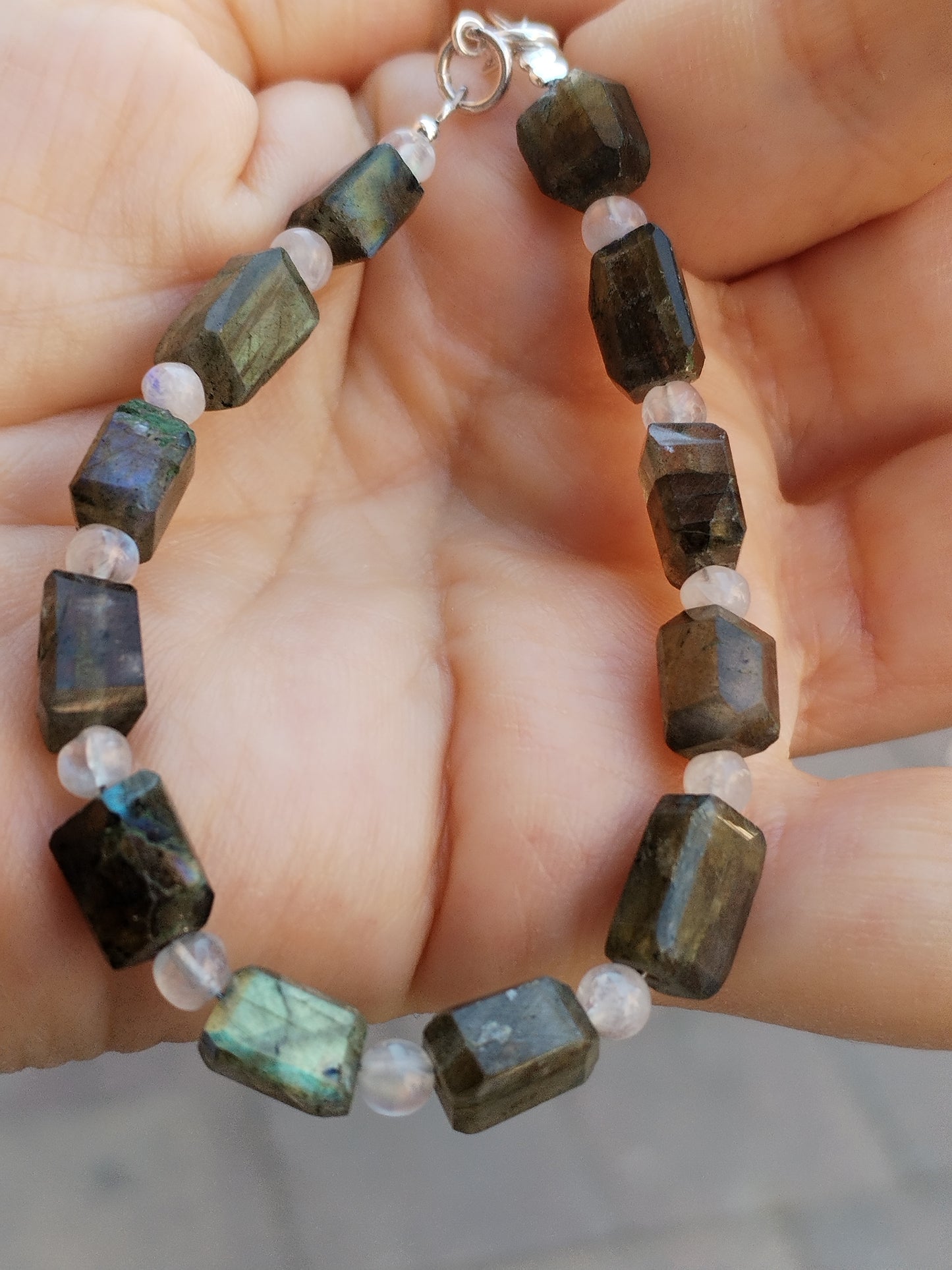 Pulsera artesanal de Labradorita y Piedra Luna