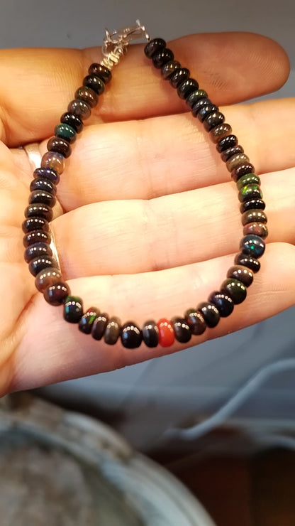 Pulsera de ópalo negro auténtico y pieza central de Ópalo rojo