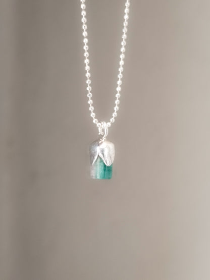 Colgante con cadena de turmalia azul/rosa natural