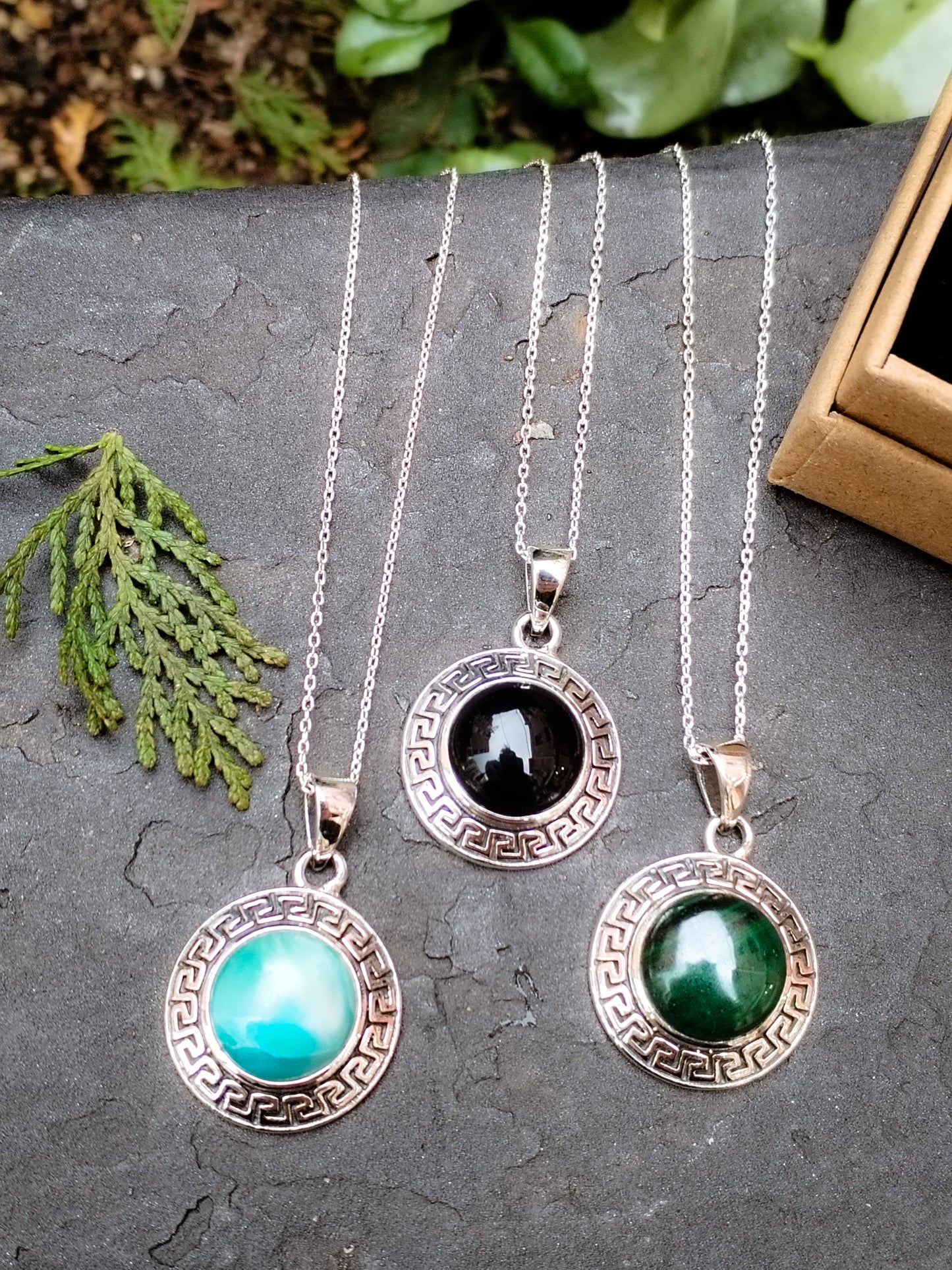 Colgantes redondos de plata de ley y Minerales
