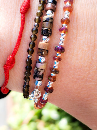 Pulsera de ópalos negros y plata de ley