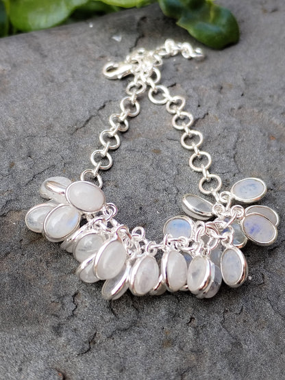 Pulsera con muchas Piedra Luna. Plata de Ley
