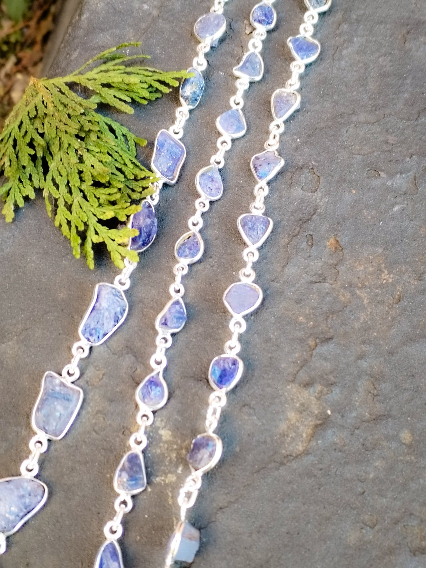 Pulsera de Tanzanita engarzada en plata