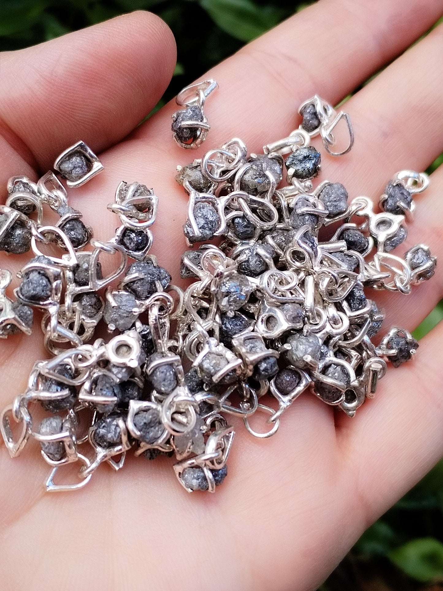 Colgante de Diamante Auténtico en bruto natural, engarzado en plata de ley