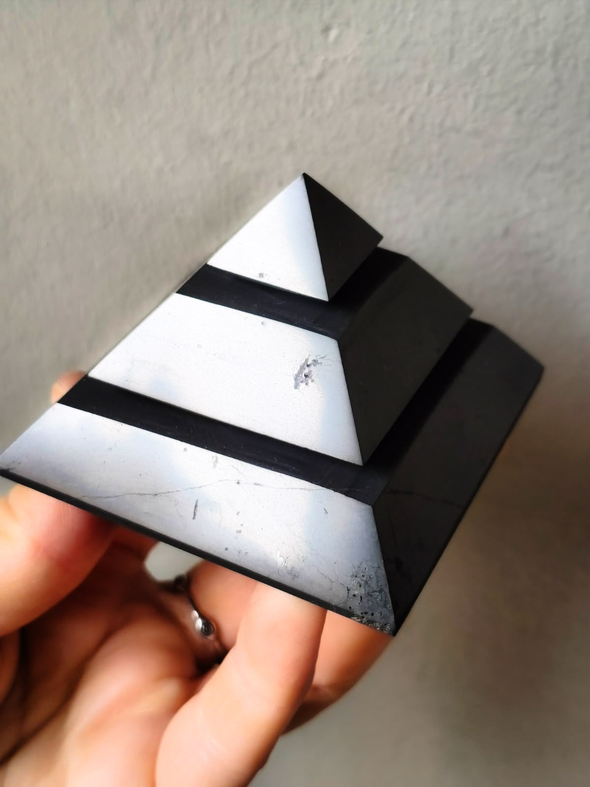 Shungita SÚPER OFERTA pirámide Saqqara 7cm