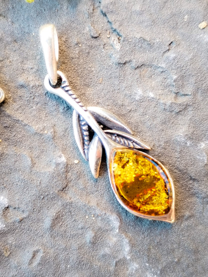 Colgante de Ámbar del Mar Báltico y plata de ley