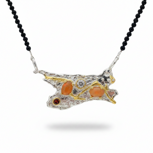 Cadena de turmalia Negra
Colgante único, joyería de Autor, con ópalos, circonita y granate.
