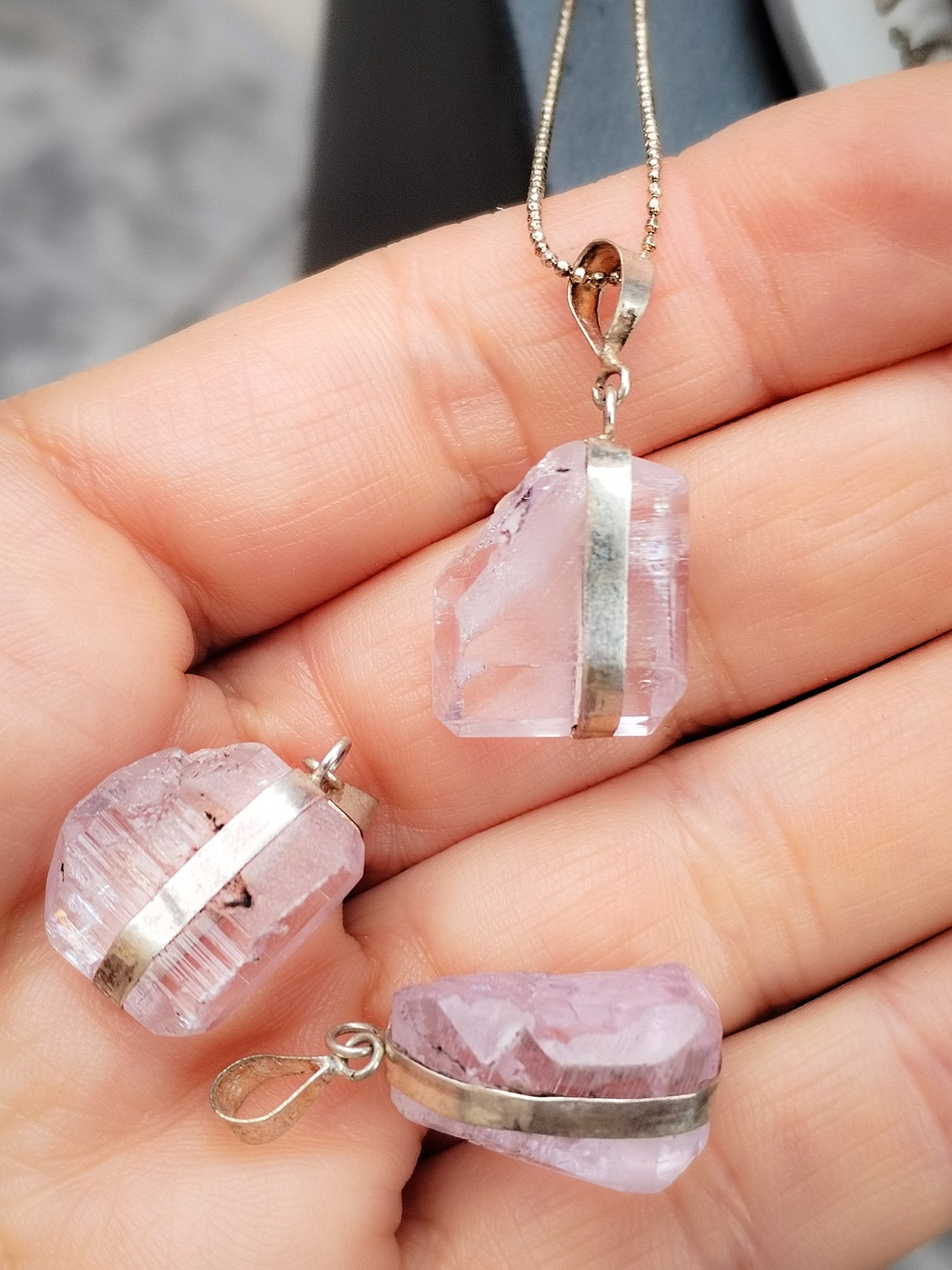 Colgante de Kunzita rosa engarzada en Plata