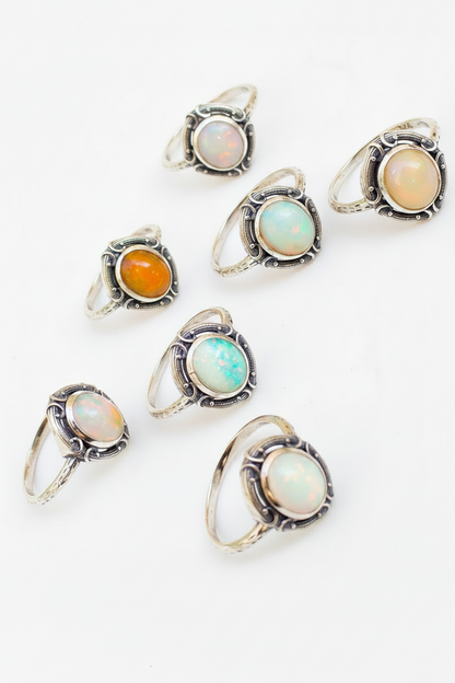 Anillo de ópalo blanco extra