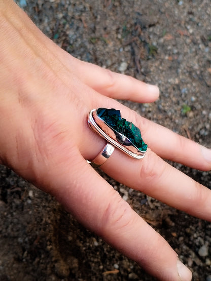 Anillo de Dioptasa del Congo engarzado en Plata de Ley