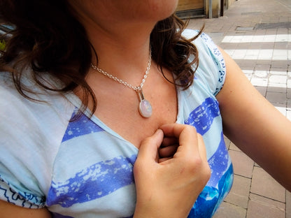 Colgante con Gran ópalo Blanco. Joyería de Autor en Plata de Ley