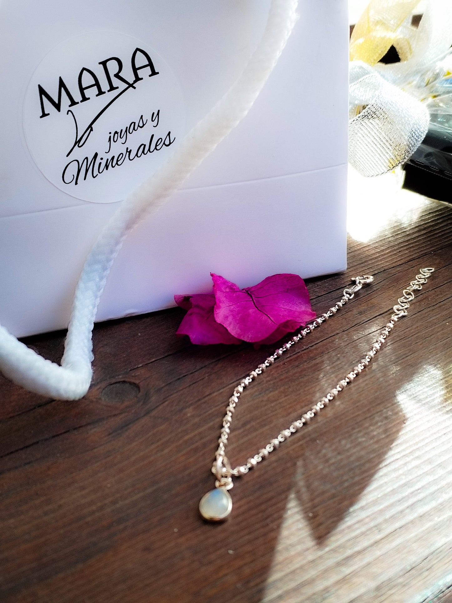 Pulsera de plata de ley y piedra luna