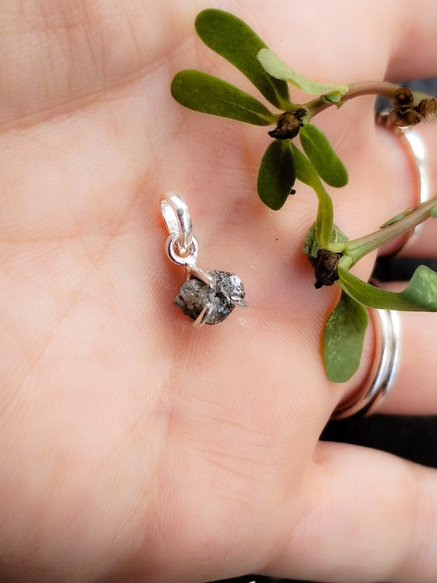 Colgante de Diamante Auténtico en bruto natural, engarzado en plata de ley