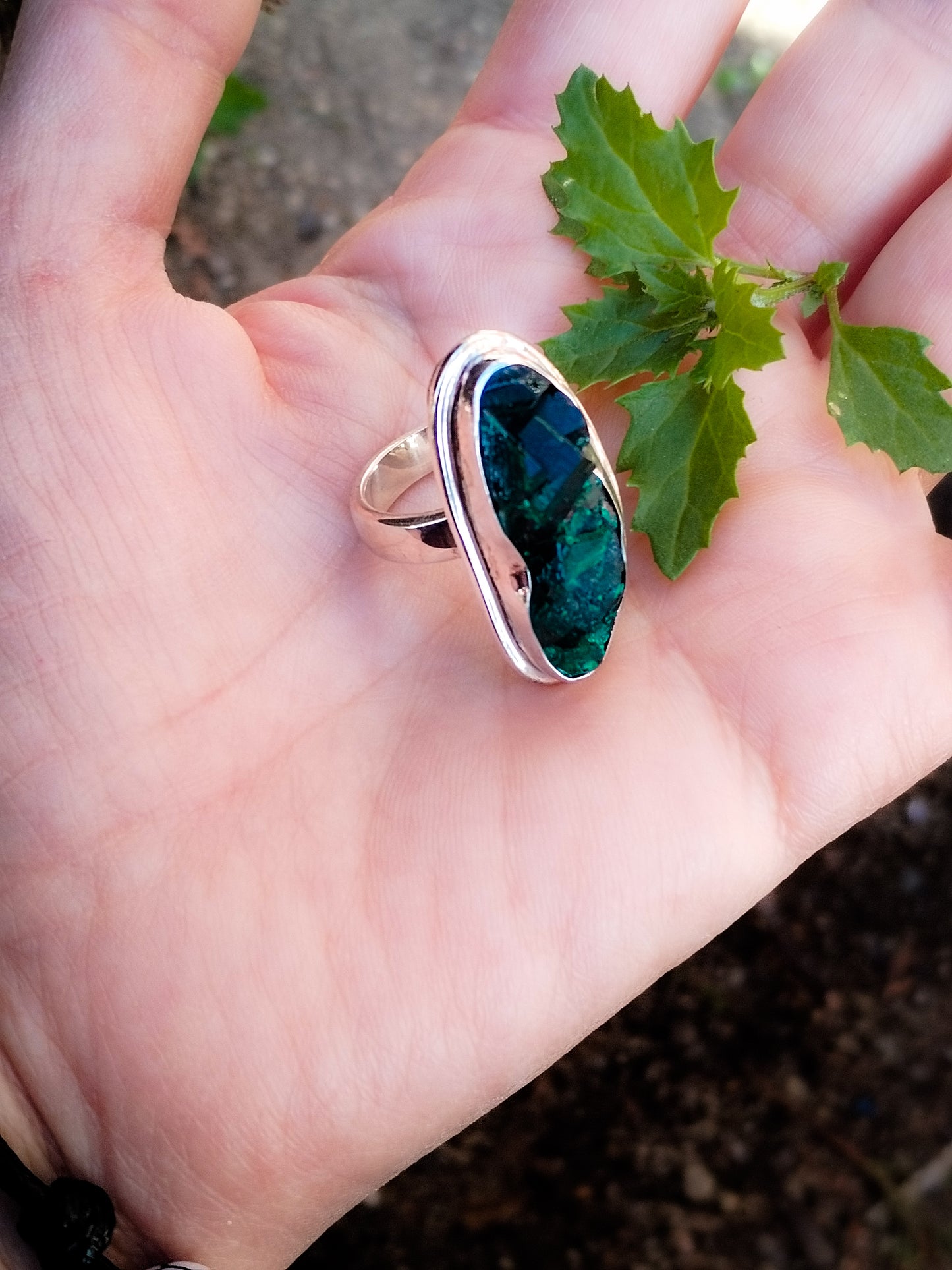 Anillo de Dioptasa del Congo engarzado en Plata de Ley