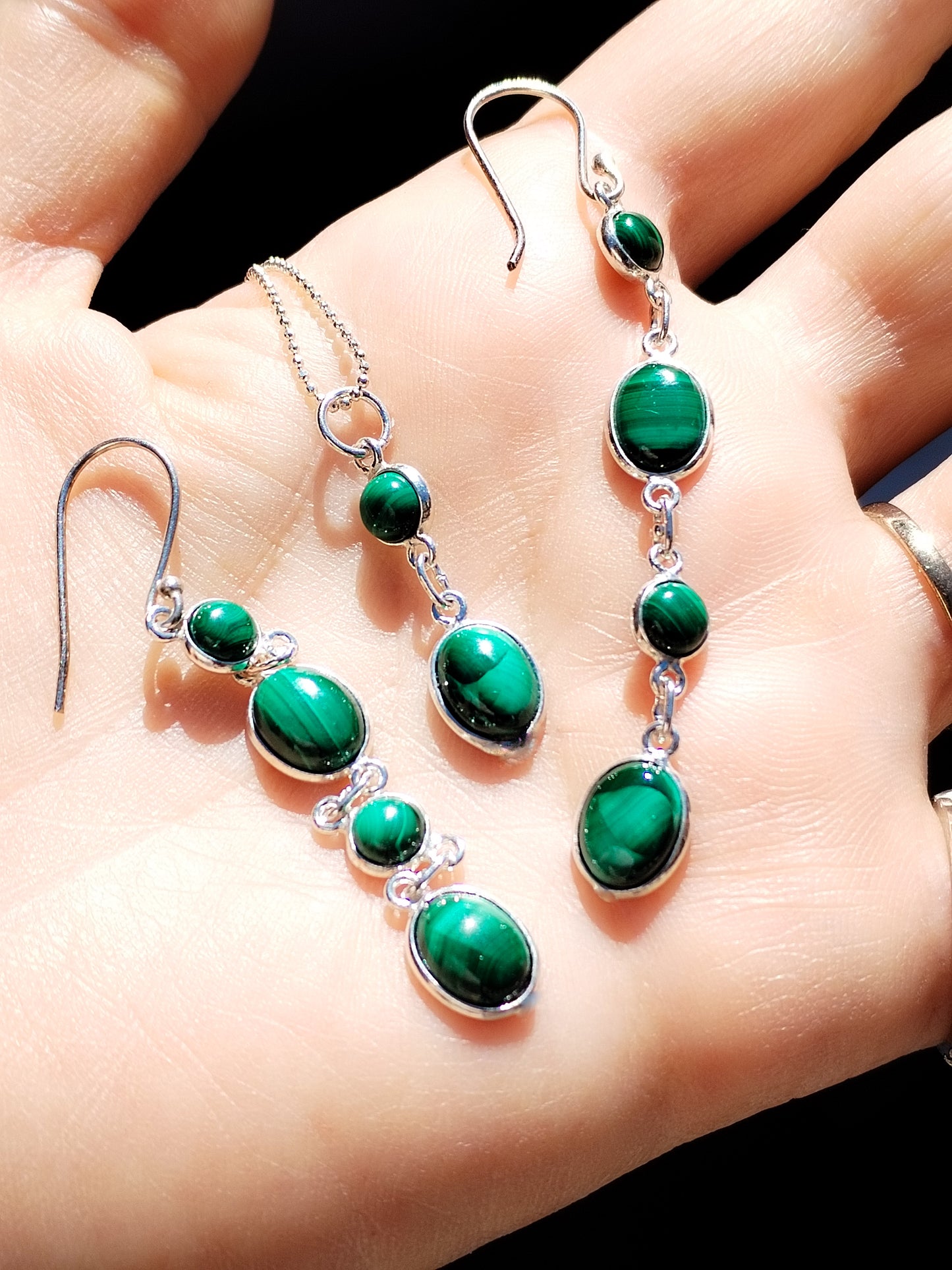 Conjunto de pendientes y collar de Malaquita