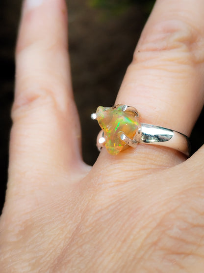 Anillo de ópalo y plata de ley