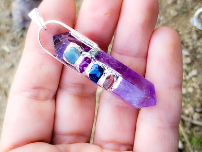 Colgante de Amatista y otros minerales