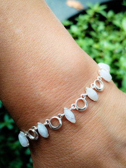 Pulsera de Piedra luna y Plata de ley de diseño