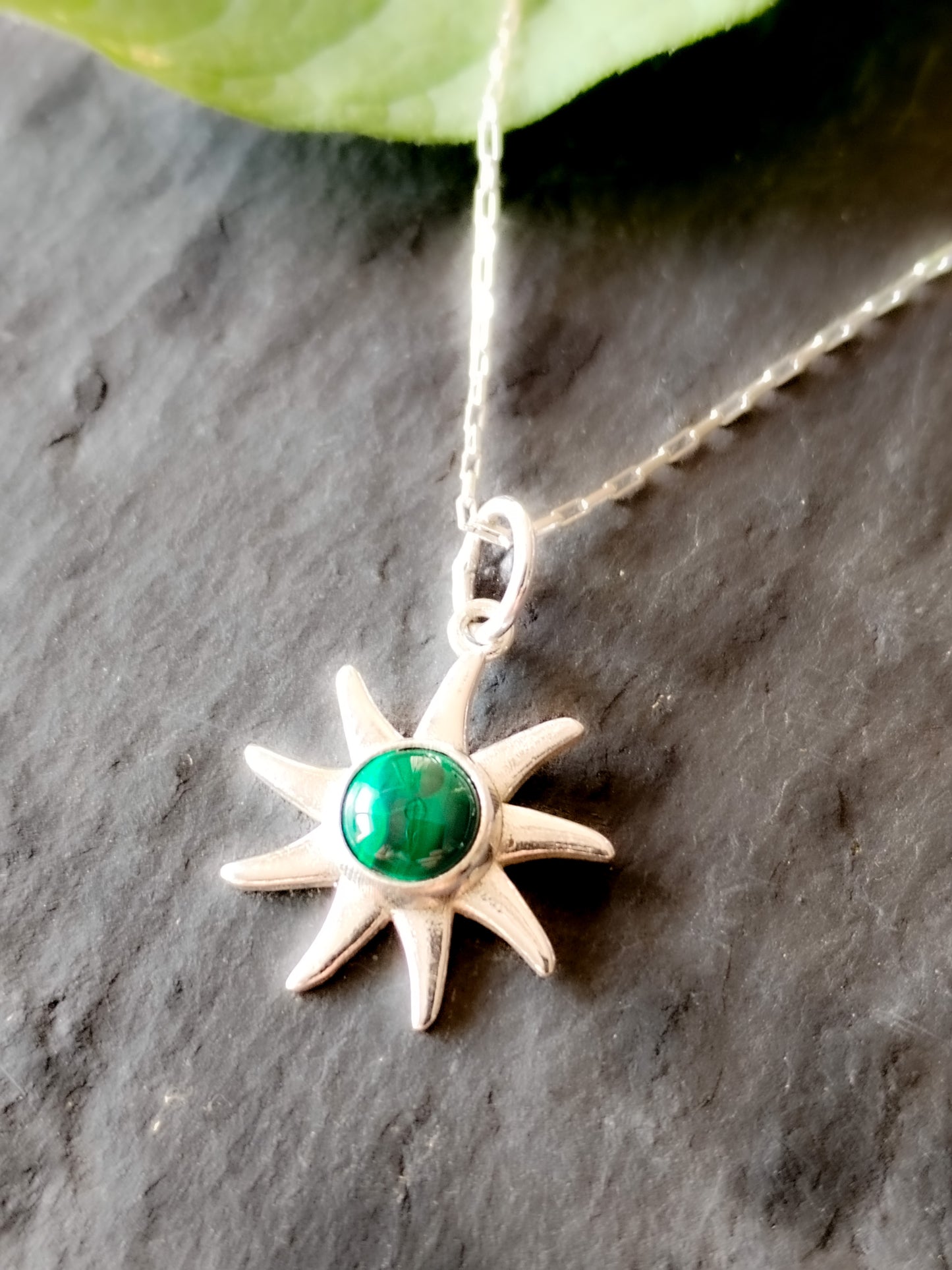 Colgante sol de plata de ley y Malaquita con cadena