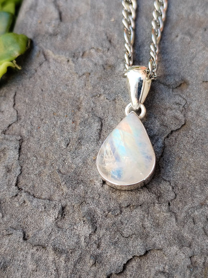 Cadena de Acero y Colgante de Piedra Luna y Plata de Ley