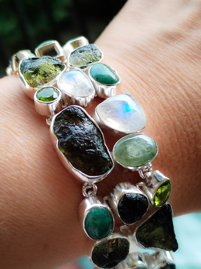 Impresionante pulsera de Moldavitas y Minerales