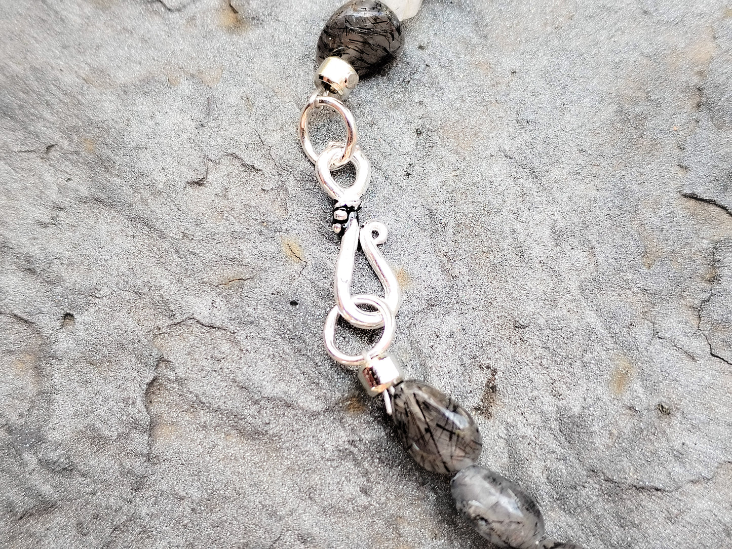 Collar de Cuarzo con Turmalina Negra