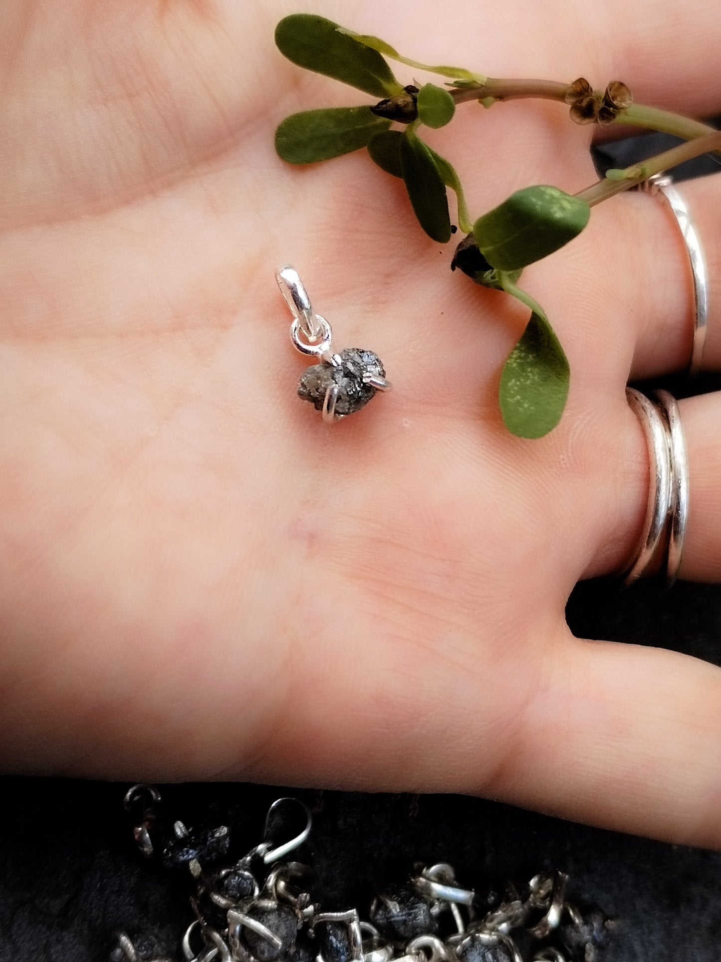 Colgante de Diamante Auténtico en bruto natural, engarzado en plata de ley