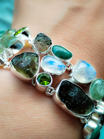 Impresionante pulsera de Moldavitas y Minerales