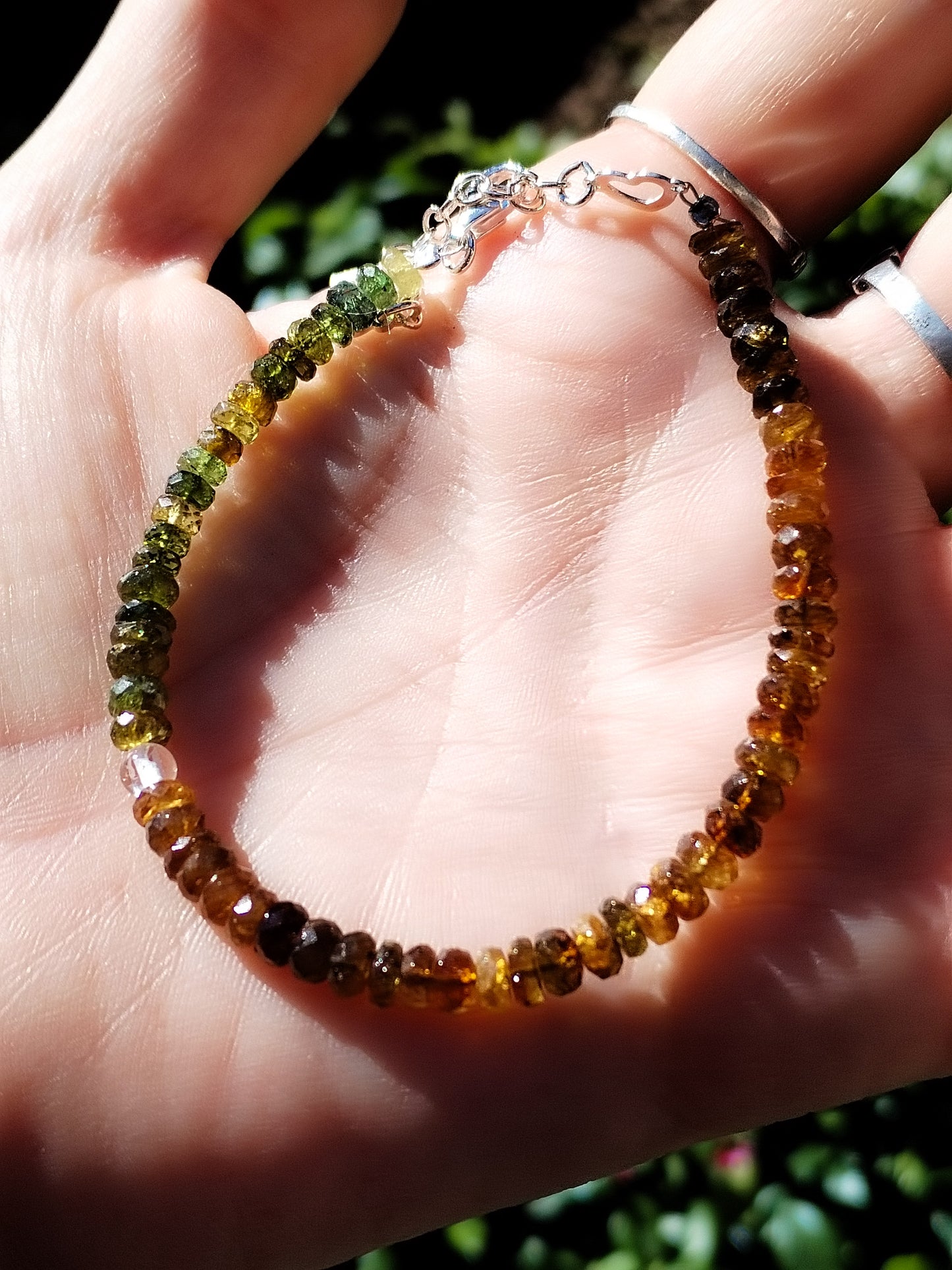 Pulsera de Turmalina Verde y Turmalina Amarilla con bolita de cuarzo
