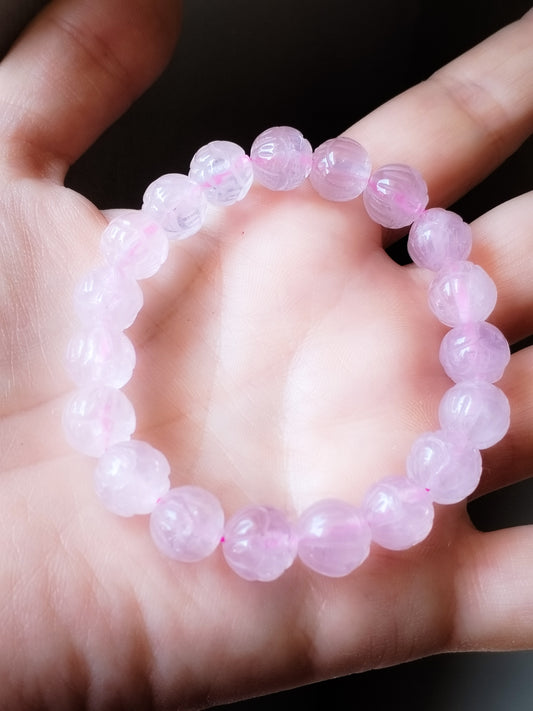 Pulsera de cuarzo rosa tallado