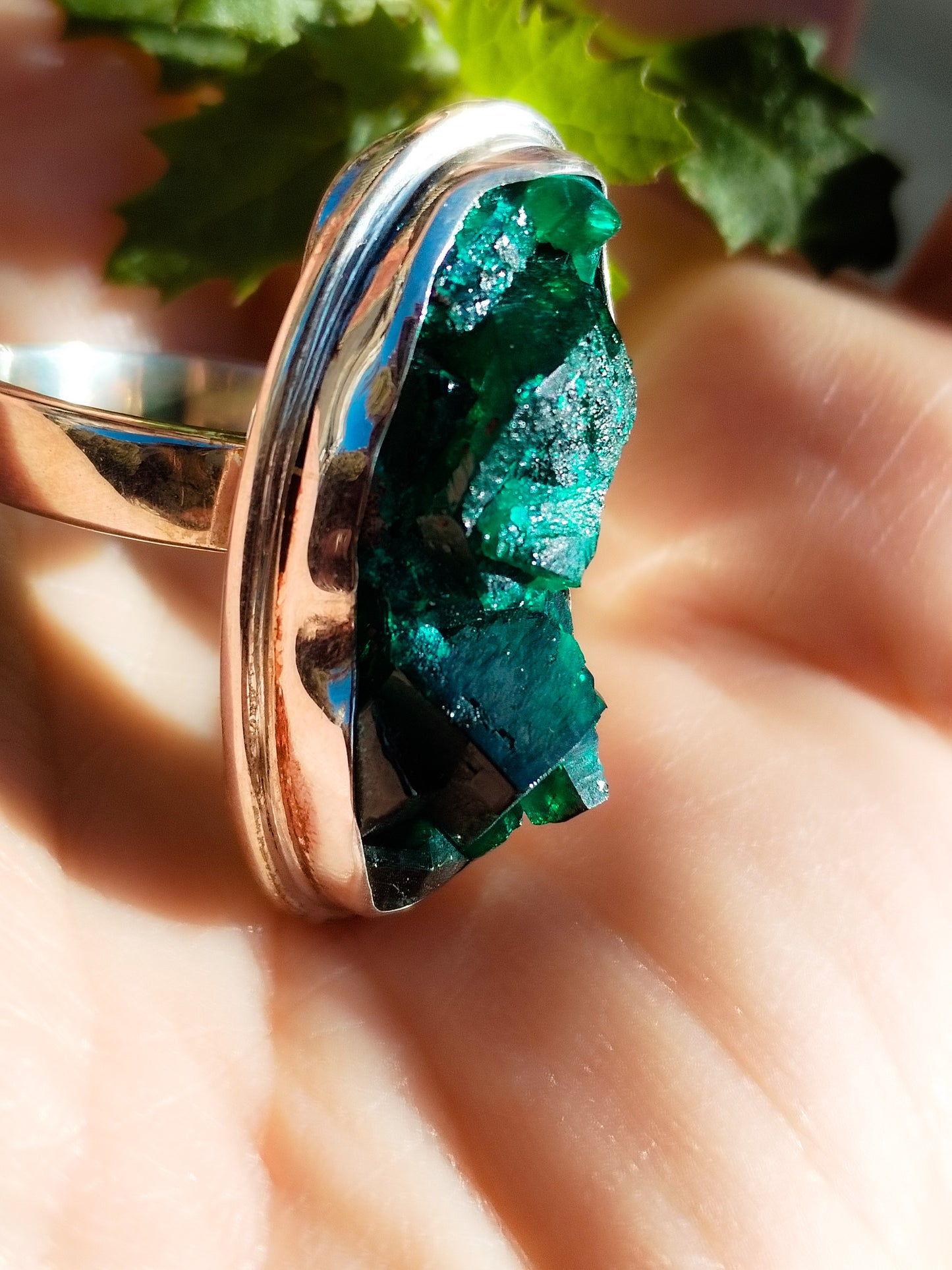 Anillo de Dioptasa del Congo engarzado en Plata de Ley