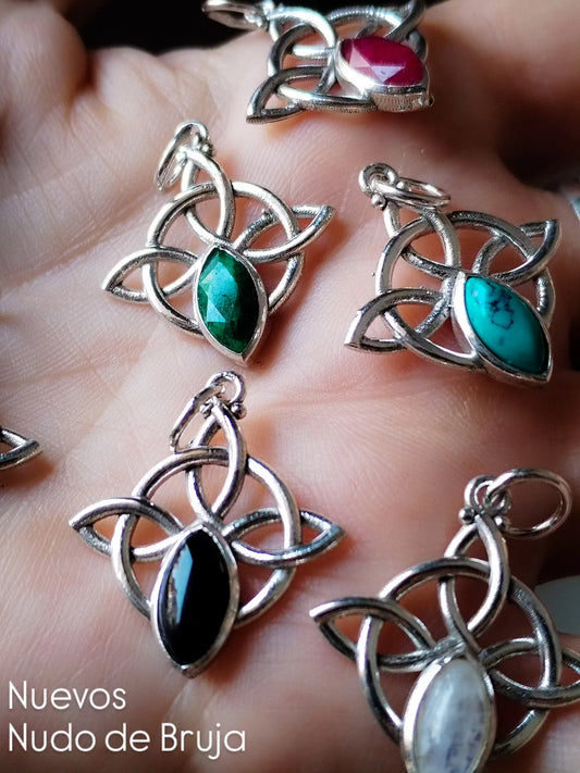 Nudo de bruja con mineral. Plata de ley