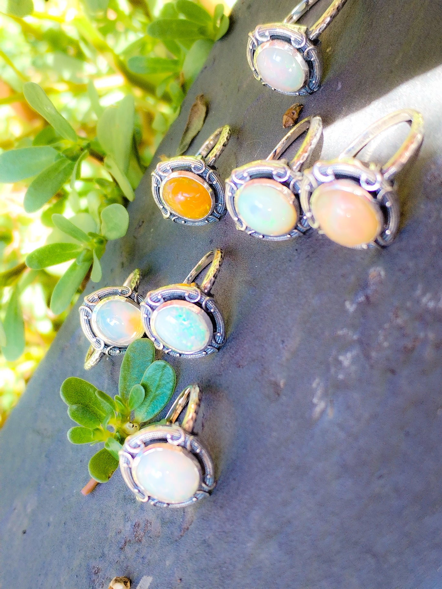 Anillo de ópalo blanco extra