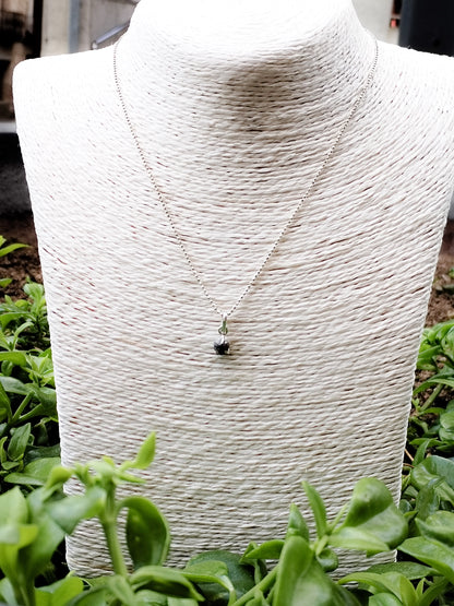 Colgante de Diamante Auténtico en bruto natural, engarzado en plata de ley