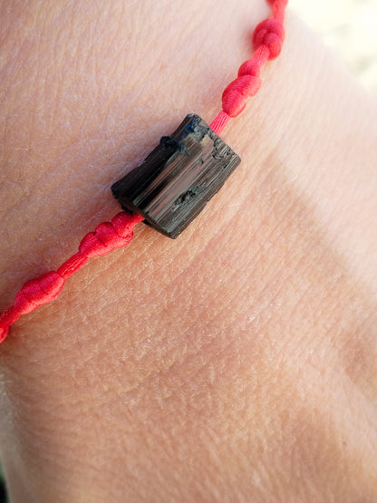 Pulsera roja de los siete nudos con Turmalina Negra