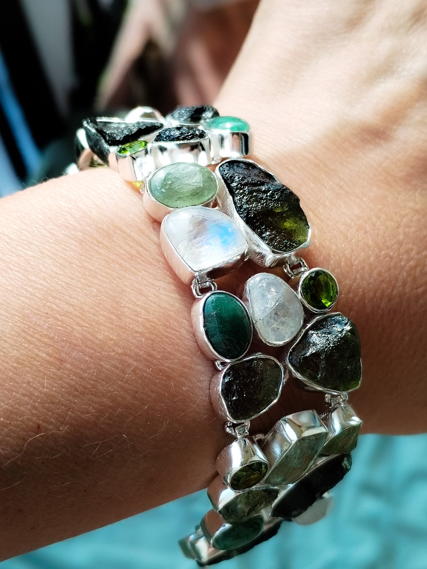 Impresionante pulsera de Moldavitas y Minerales