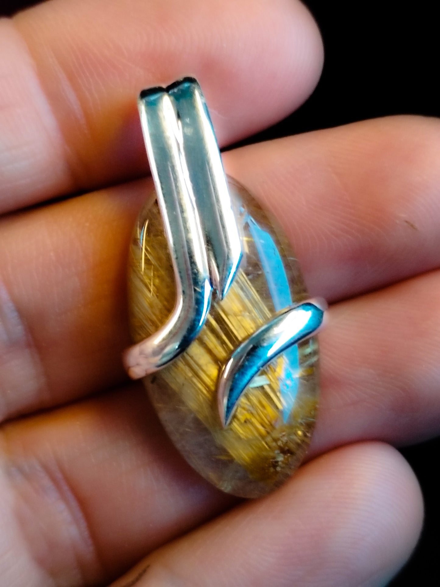 Colgante de diseño de Cuarzo Rutilado Dorado
