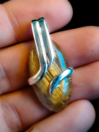 Colgante de diseño de Cuarzo Rutilado Dorado