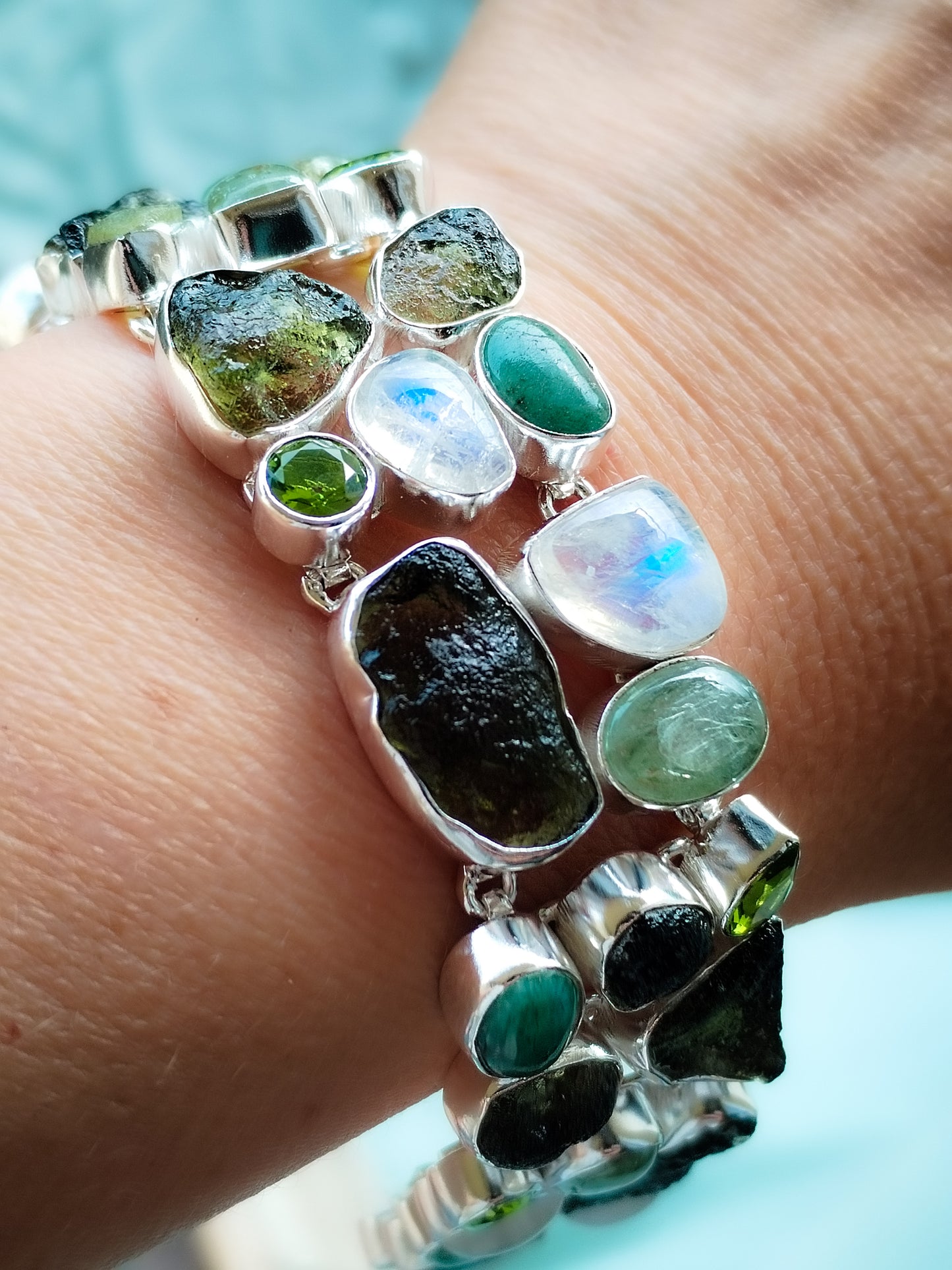 Impresionante pulsera de Moldavitas y Minerales