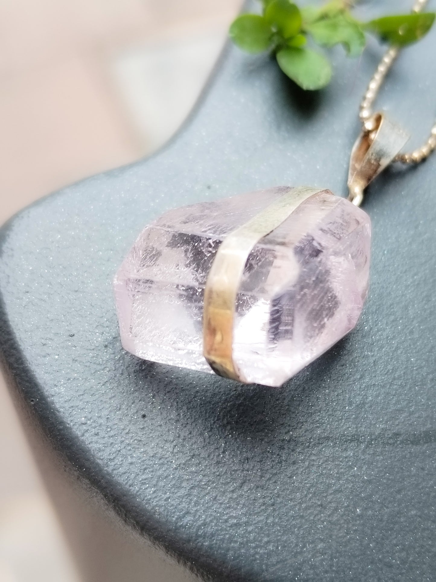 Colgante de Kunzita rosa engarzada en Plata