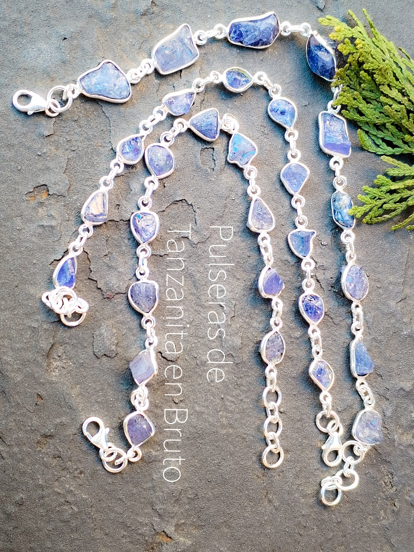 Pulsera de Tanzanita engarzada en plata