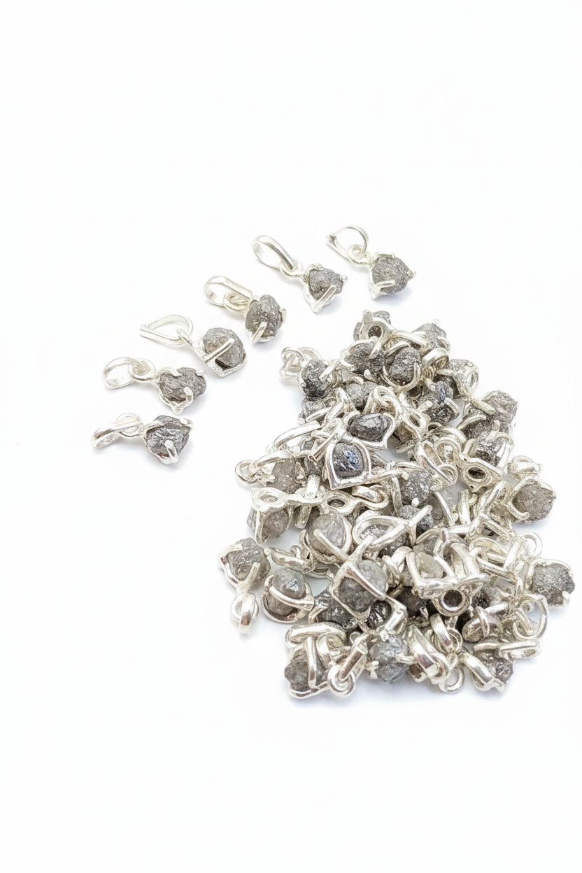 Colgante de Diamante Auténtico en bruto natural, engarzado en plata de ley