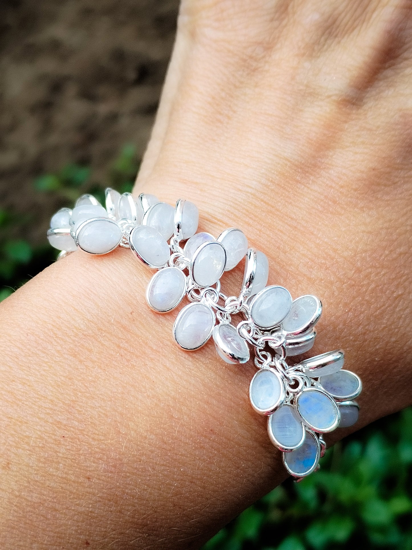 Pulsera con muchas Piedra Luna. Plata de Ley