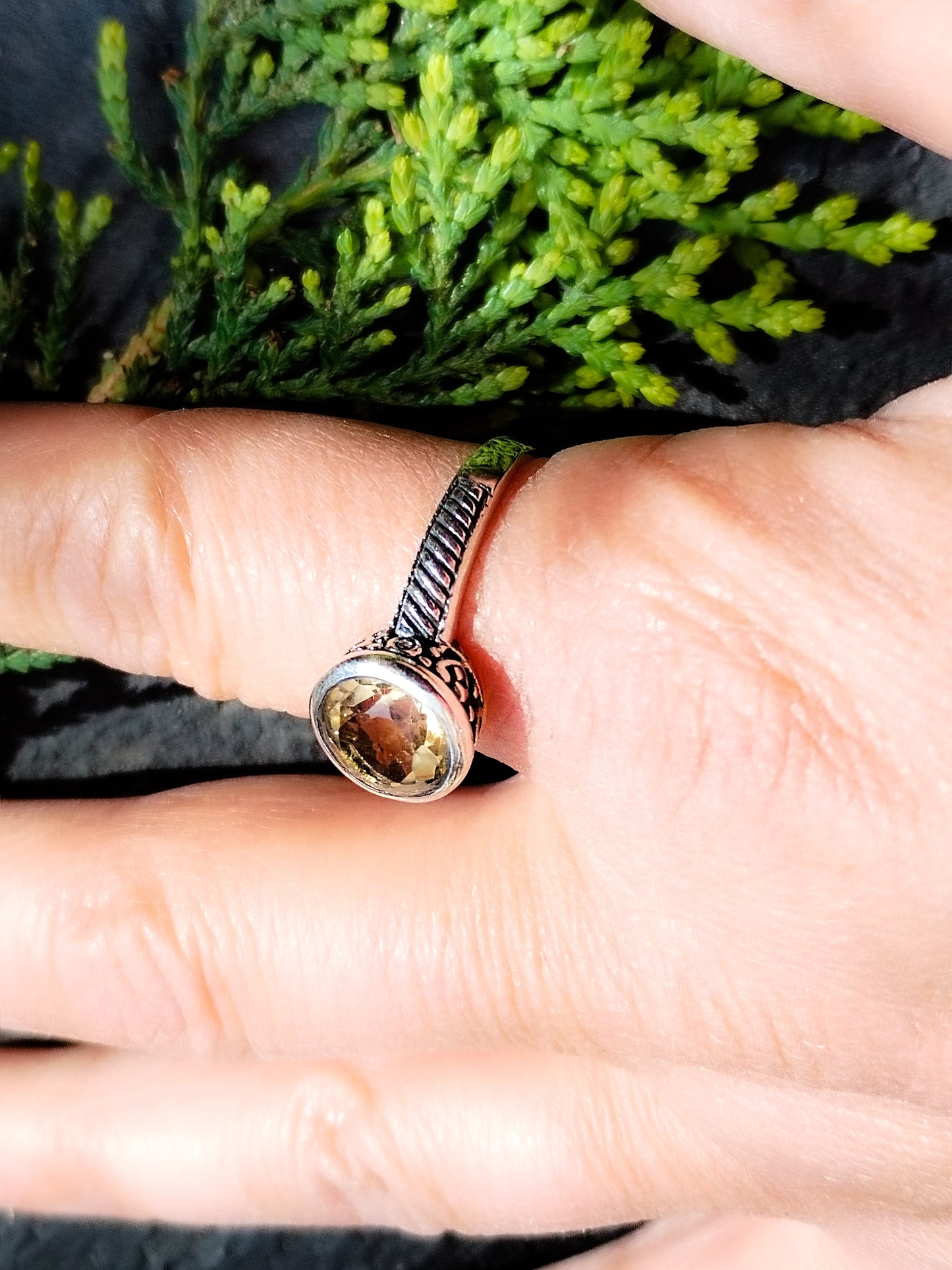 Anillo de Citrino tallado