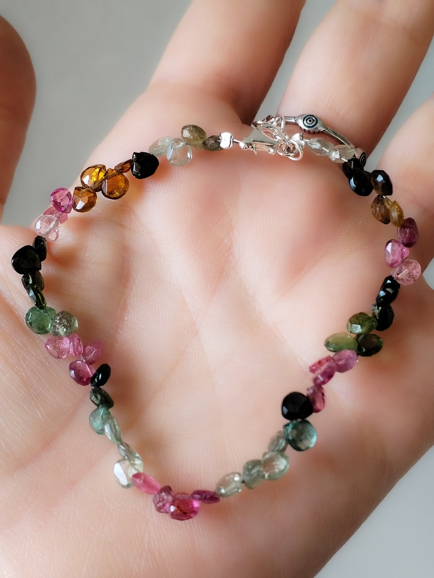Pulsera de Turmalina natural auténtica multicolor facetada en forma de corazón