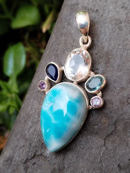 Colgante de Larimar Amatista Aguamarina y Cuarzo