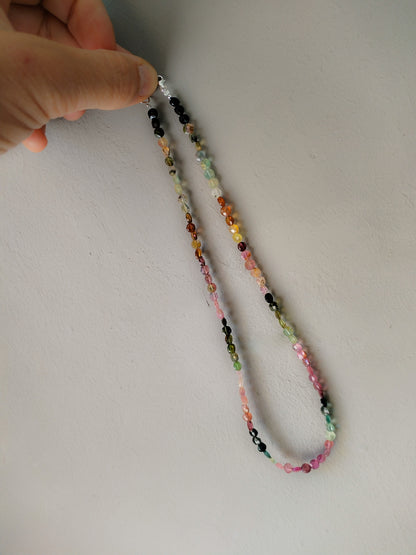 Collar de turmalia tallada extra
